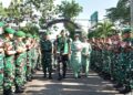 Kedatangan Danrem bersama Ketua Persit Kartika Chandra Kirana Koorcab Rem 072 PD IV/Diponegoro, Ny. Dhieta Yuniar, disambut Dandim 0730/Gunungkidul Letkol Inf Alfian Yudha Praniawan, unsur Forkopimda, serta jajaran pemerintah daerah