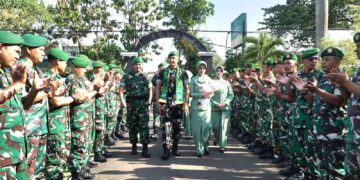 Kedatangan Danrem bersama Ketua Persit Kartika Chandra Kirana Koorcab Rem 072 PD IV/Diponegoro, Ny. Dhieta Yuniar, disambut Dandim 0730/Gunungkidul Letkol Inf Alfian Yudha Praniawan, unsur Forkopimda, serta jajaran pemerintah daerah