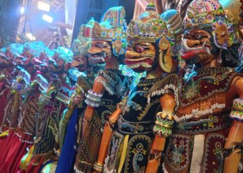 Ribuan Warga Padati Kampung Adat Cirendeu, Wayang Golek Jadi Napas Tradisi Tutup Taun Ngemban Saka Sunda 1959–1960
