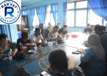 Wali Kota Sibolga, Akhmad Syukri Nazry Penarik, bersama Wakil Wali Kota Sibolga, Pantas Maruba Lumban Tobing, memimpin rapat koordinasi tindakan cepat pemulihan pascakebakaran Pasar Sibolga Nauli