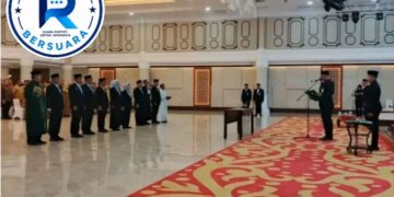 Prosesi pelantikan diawali dengan pembacaan Surat Keputusan Gubernur yang disaksikan para pejabat dan tamu undangan