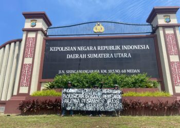 Gerakan Mahasiswa dan Pemuda Peduli Desa (GEMAPEDES) gelar aksi pemasangan spanduk di sejumlah titik strategis