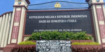 Gerakan Mahasiswa dan Pemuda Peduli Desa (GEMAPEDES) gelar aksi pemasangan spanduk di sejumlah titik strategis